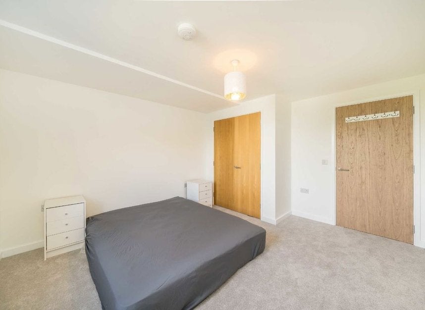 Flat Clarence Avenue in Greater London