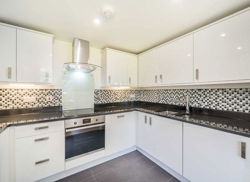Flat Clarence Avenue in Greater London