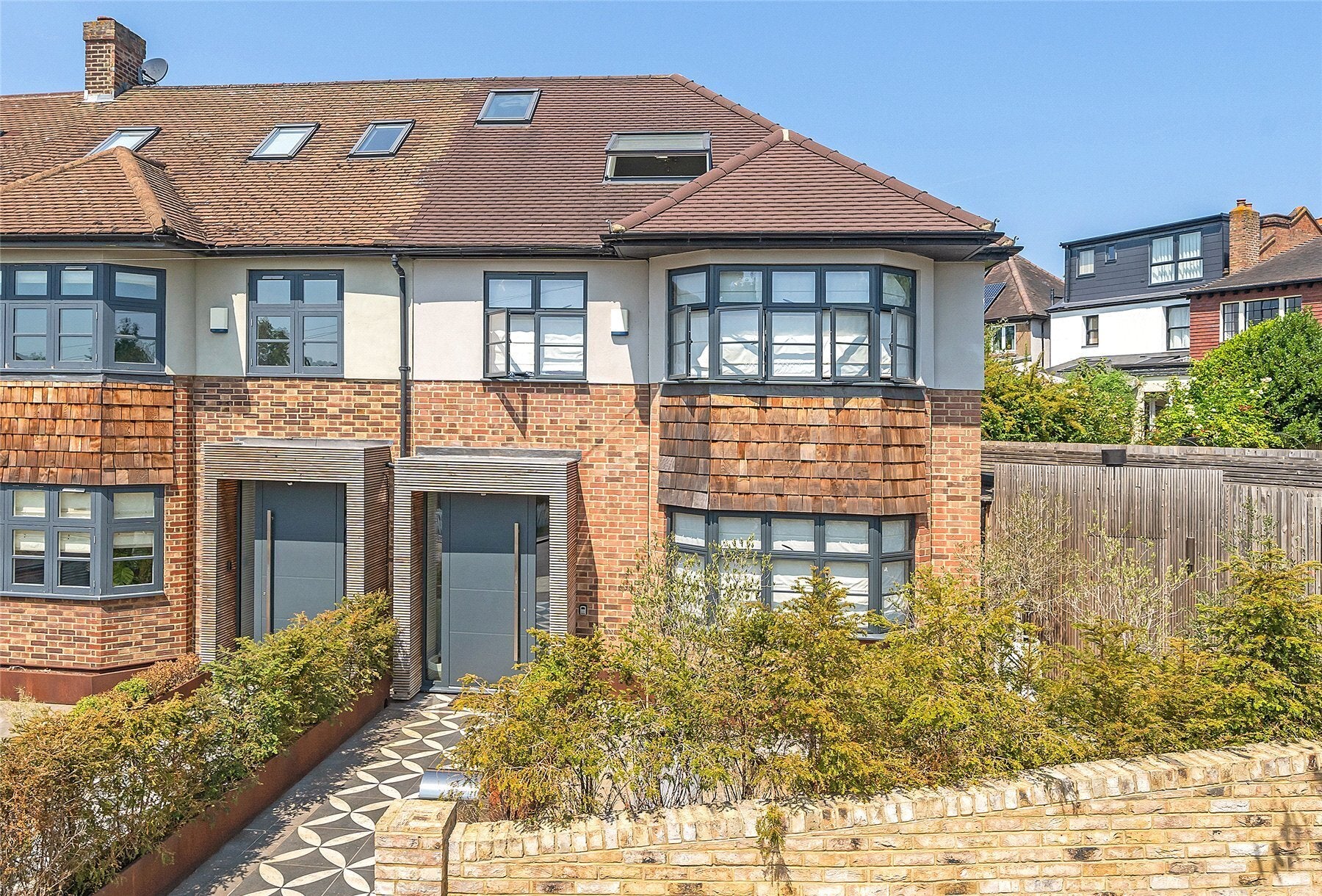 Flat Radlet Avenue in Greater London