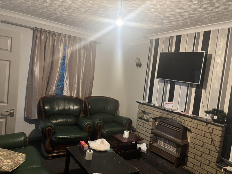 Room Regis Road in Sandwell