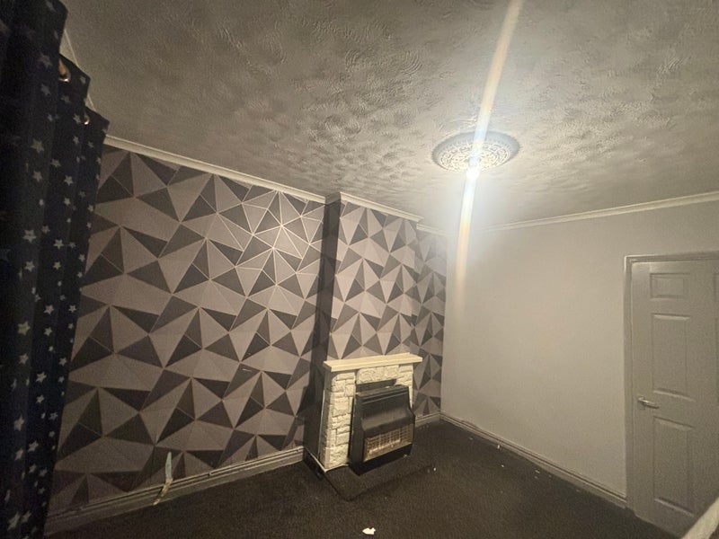Room Regis Road in Sandwell