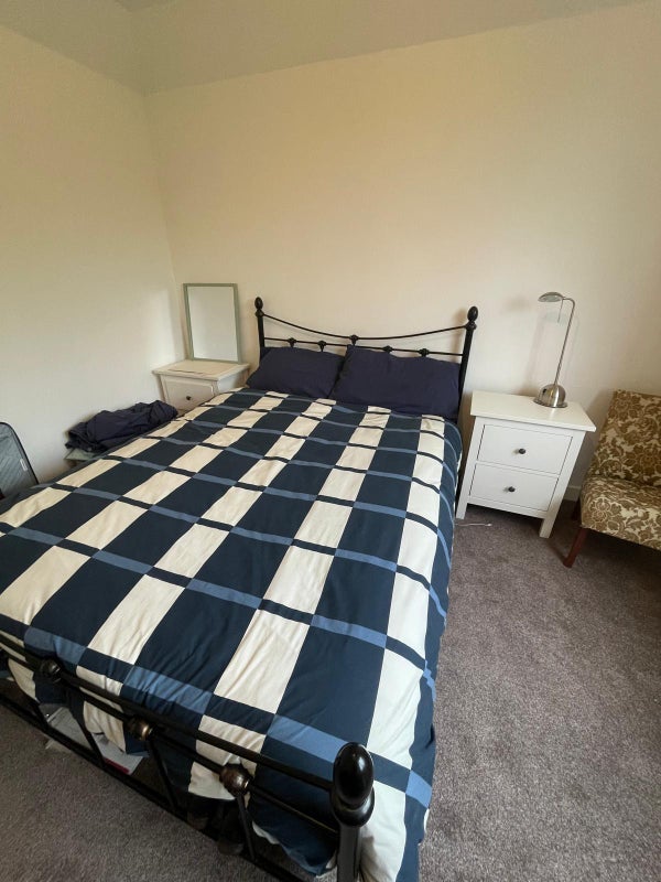 Room Weymouth Drive in Glasgow
