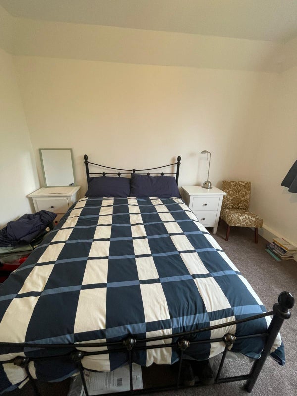 Room Weymouth Drive in Glasgow