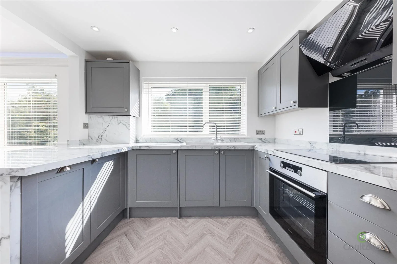 Flat Newgate Street in Greater London