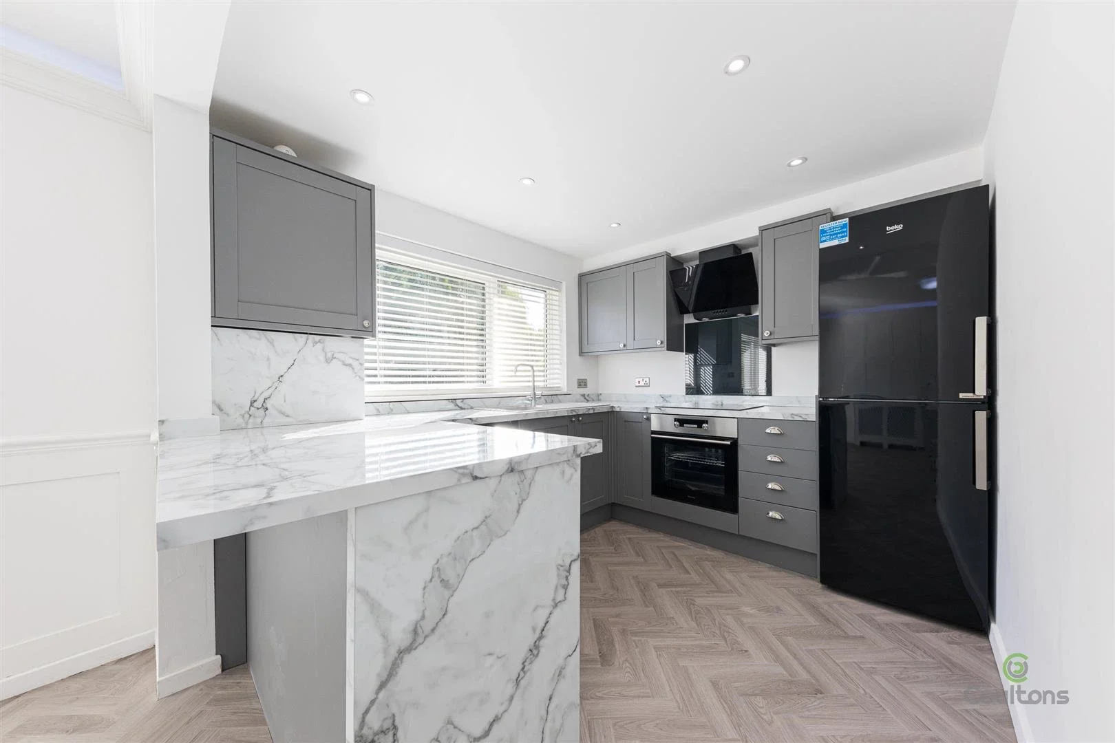 Flat Newgate Street in Greater London
