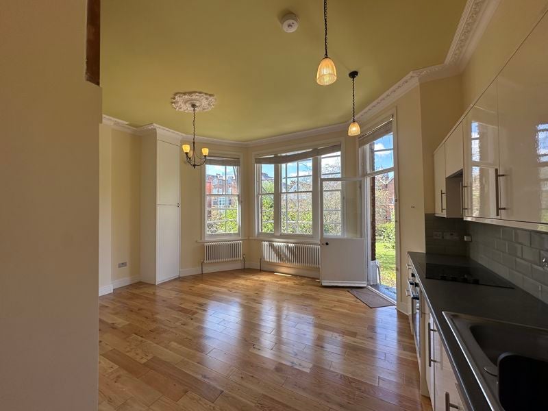 Flat Greencroft Gardens in Greater London