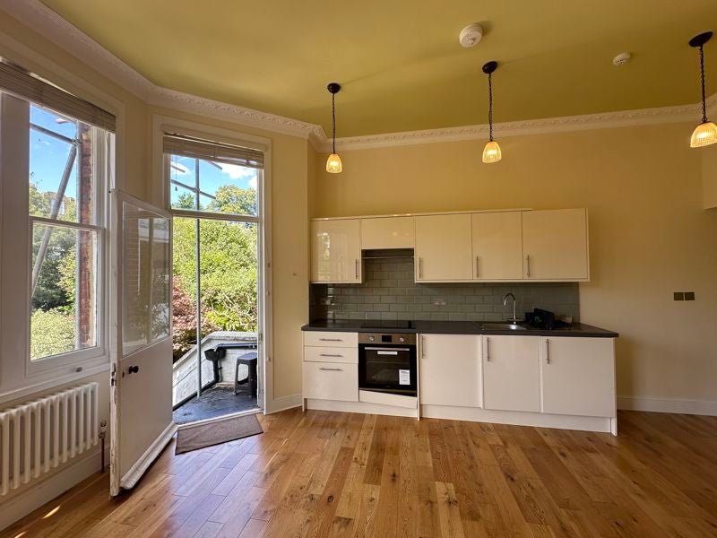 Flat Greencroft Gardens in Greater London