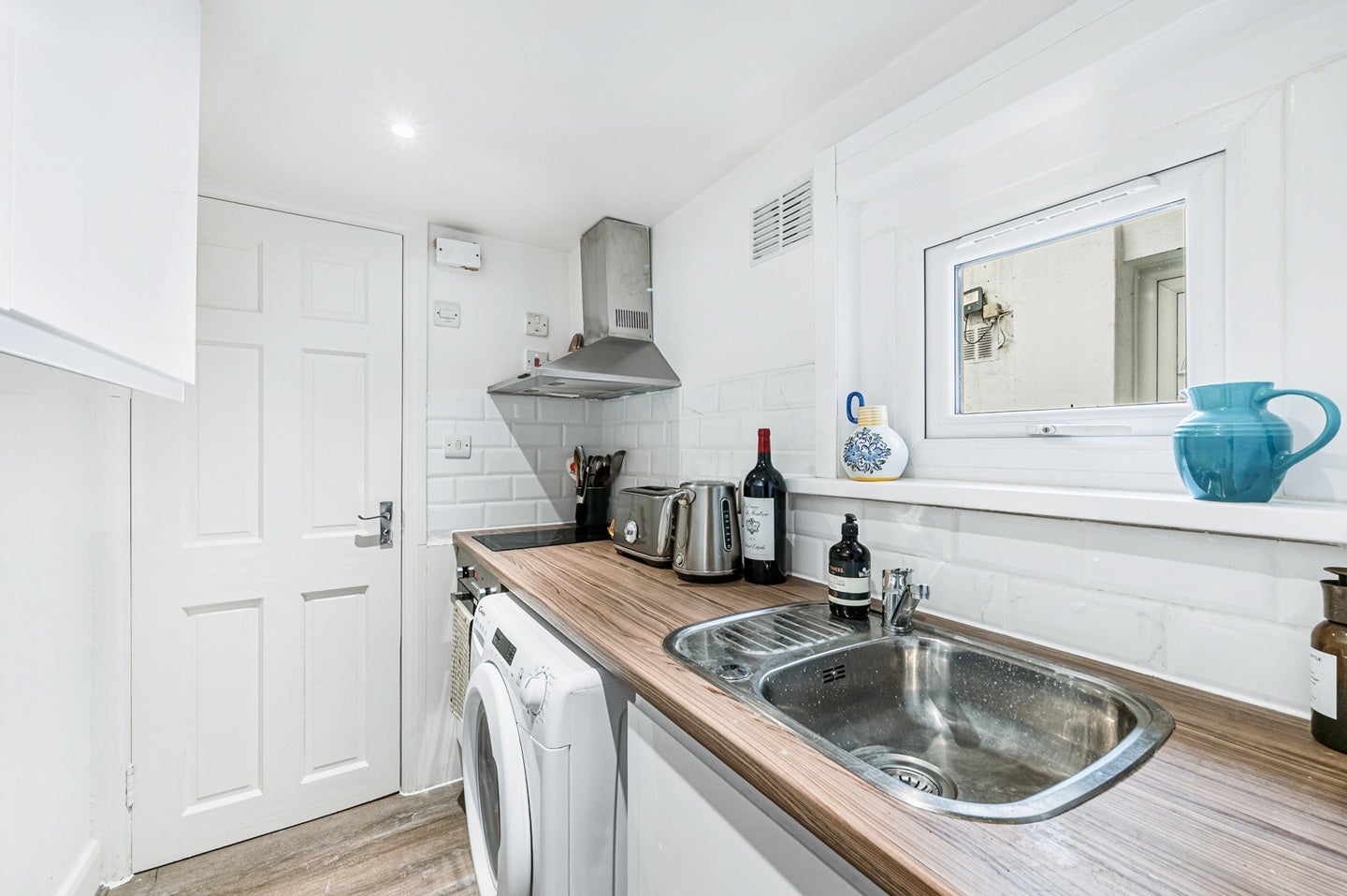 Flat Warwick Road in Greater London