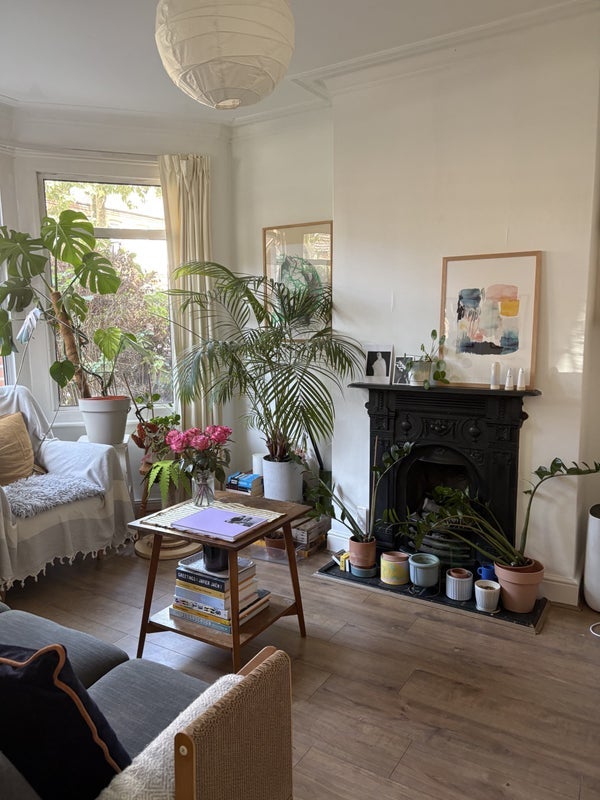 Flat Lloyd Road in Greater London
