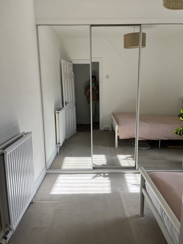 Flat Lloyd Road in Greater London