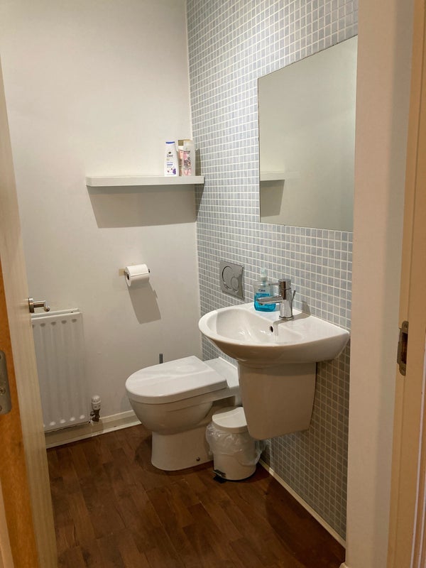 Flat Hawkhill Close in City of Edinburgh