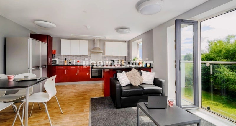 Room Cadnam Close in Birmingham