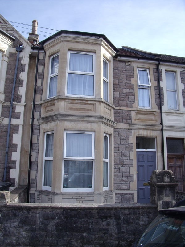Flat Clifton Road in Weston-super-Mare