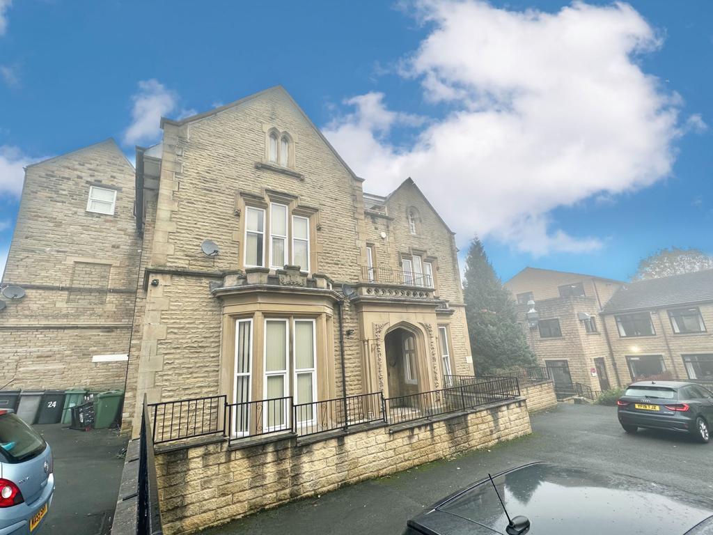 Flat Redwing Crescent in Kirklees