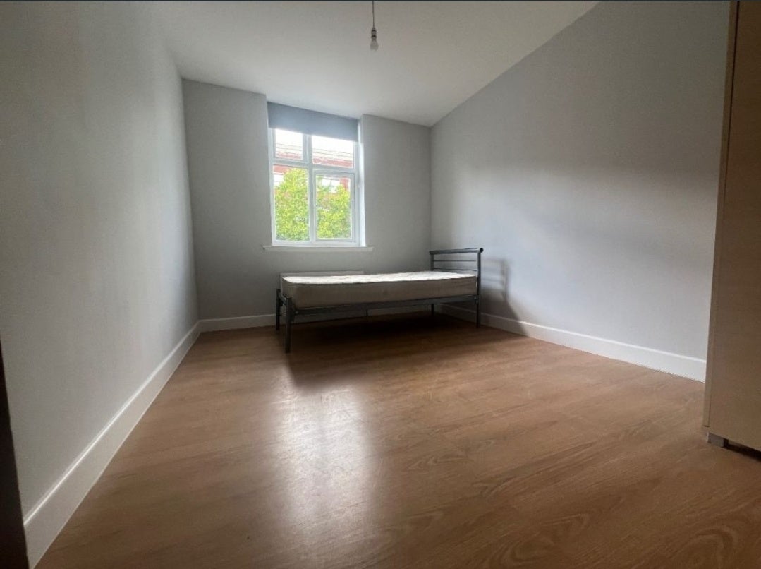 Flat Horsenden Lane North in Greater London