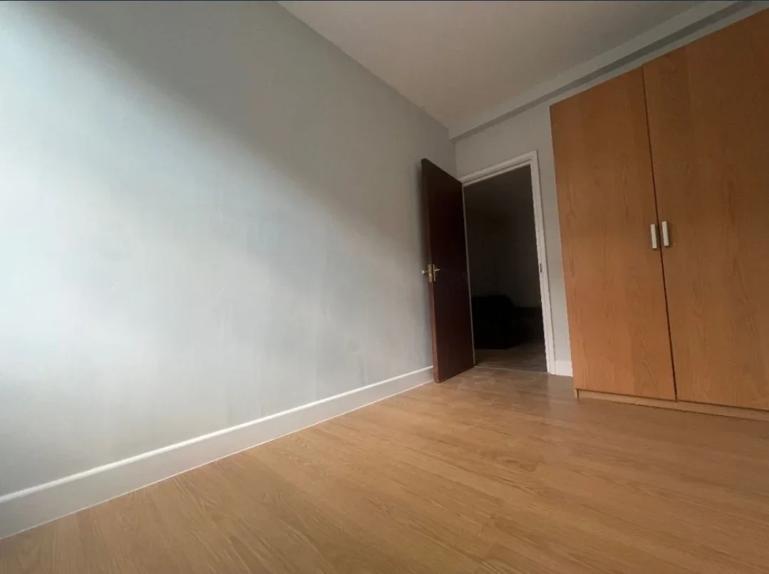 Flat Horsenden Lane North in Greater London