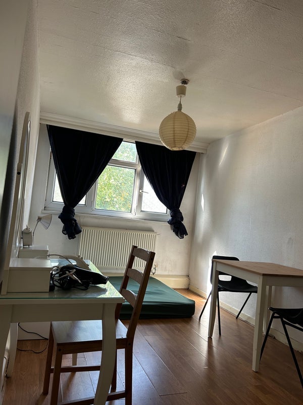 Room Woking Close in Greater London