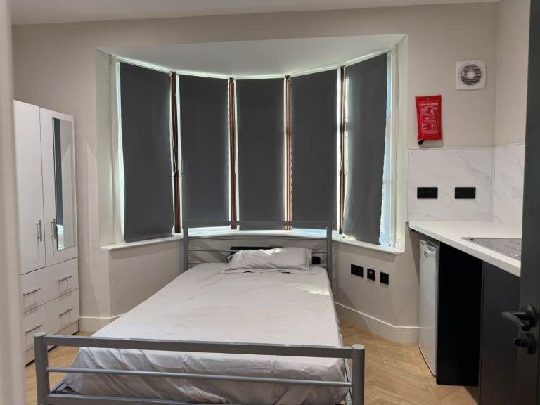 Flat Northolt Road in Greater London
