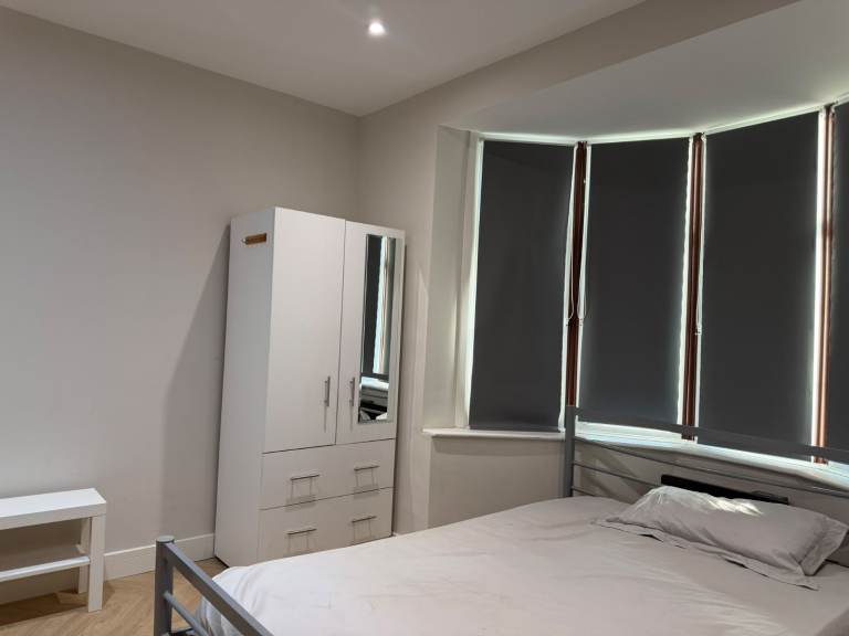 Flat Northolt Road in Greater London