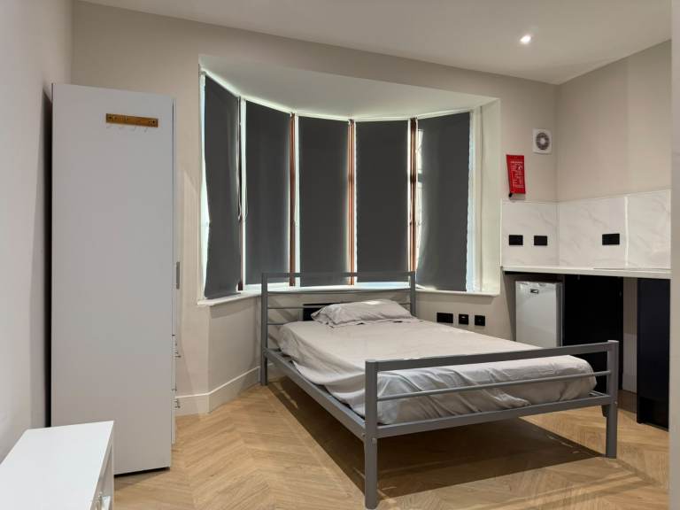 Flat Northolt Road in Greater London
