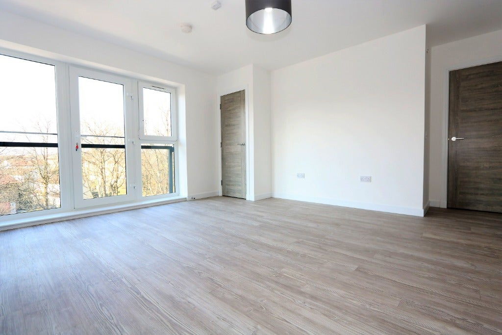 Flat Dorchester Avenue in Glasgow