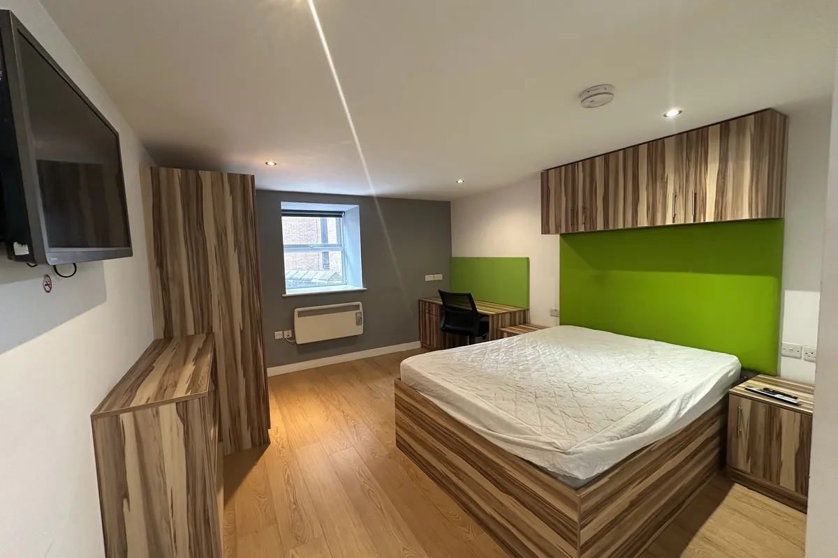 Flat Venn Street in Kirklees