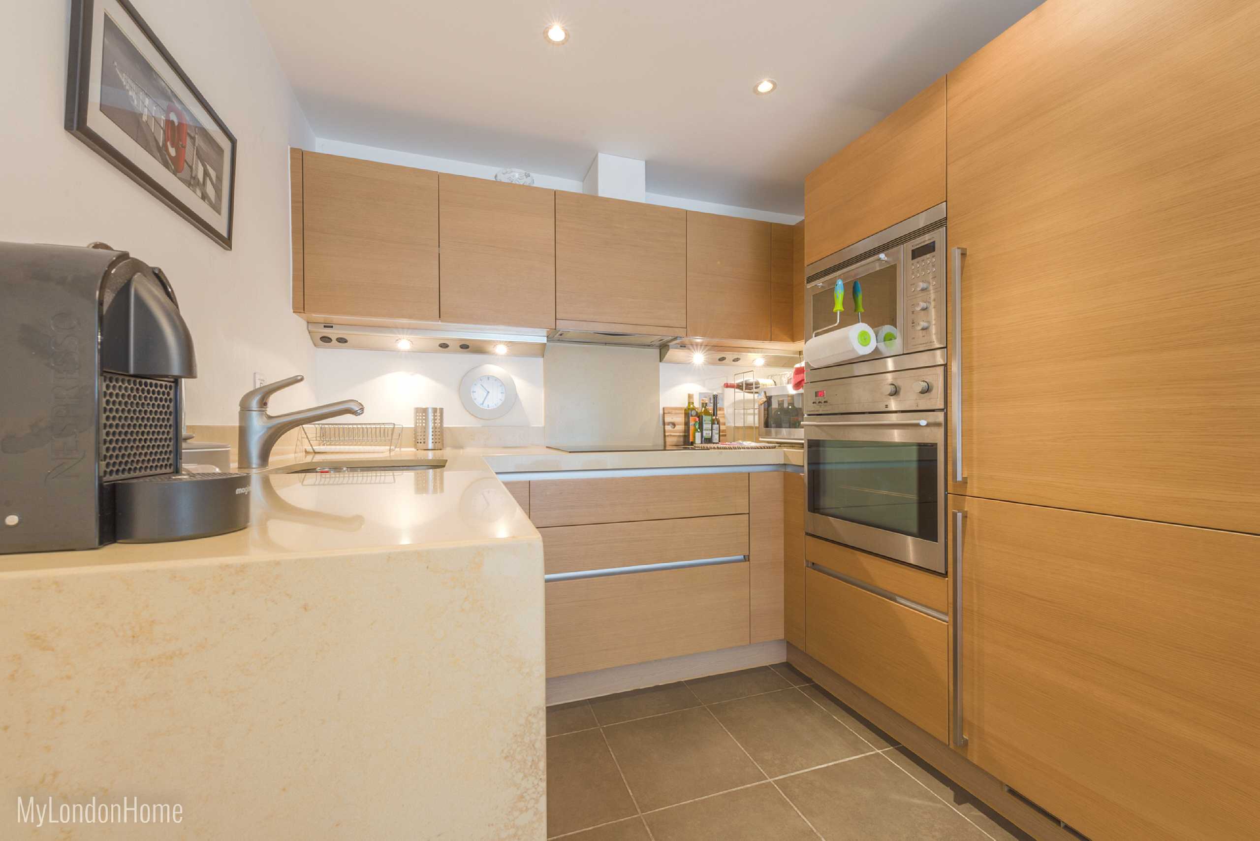 Flat Queenstown Road in Greater London