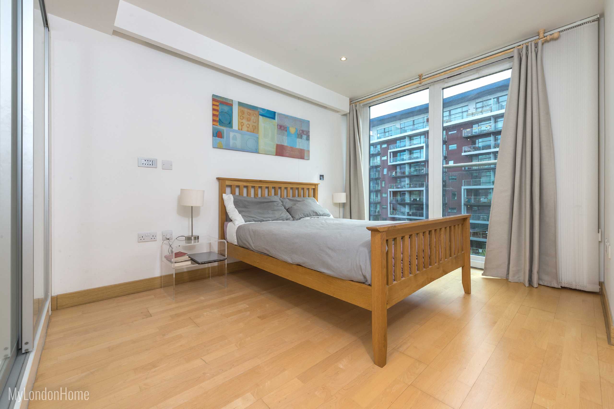 Flat Queenstown Road in Greater London