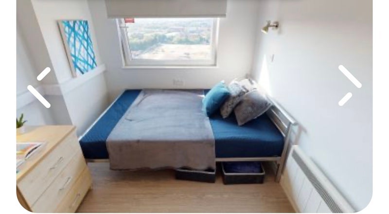Room Burley Road in Leeds