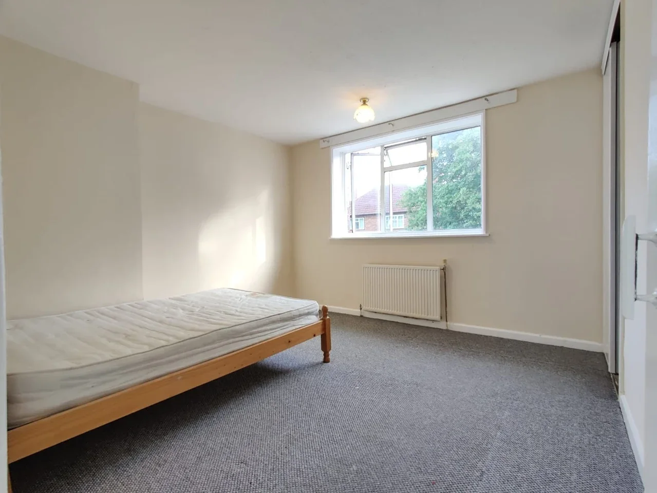 House Bodmin Grove in Greater London