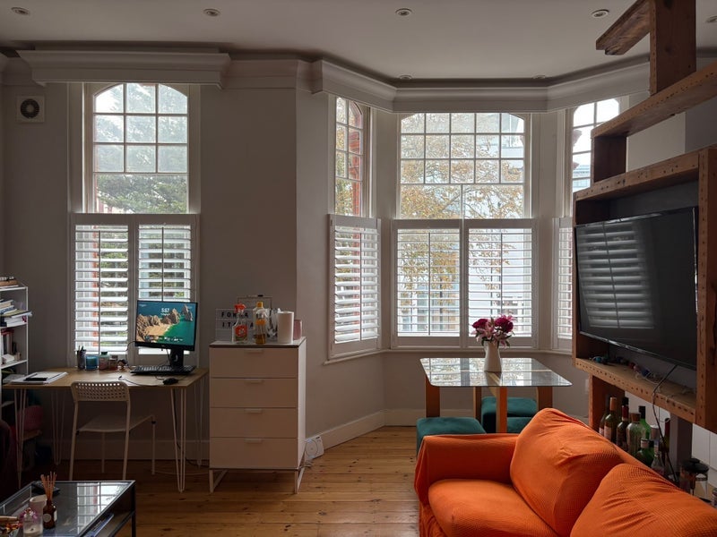 Flat Mayflower Road in Greater London