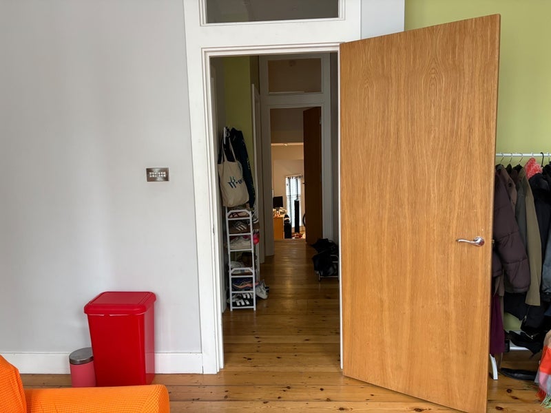 Flat Mayflower Road in Greater London