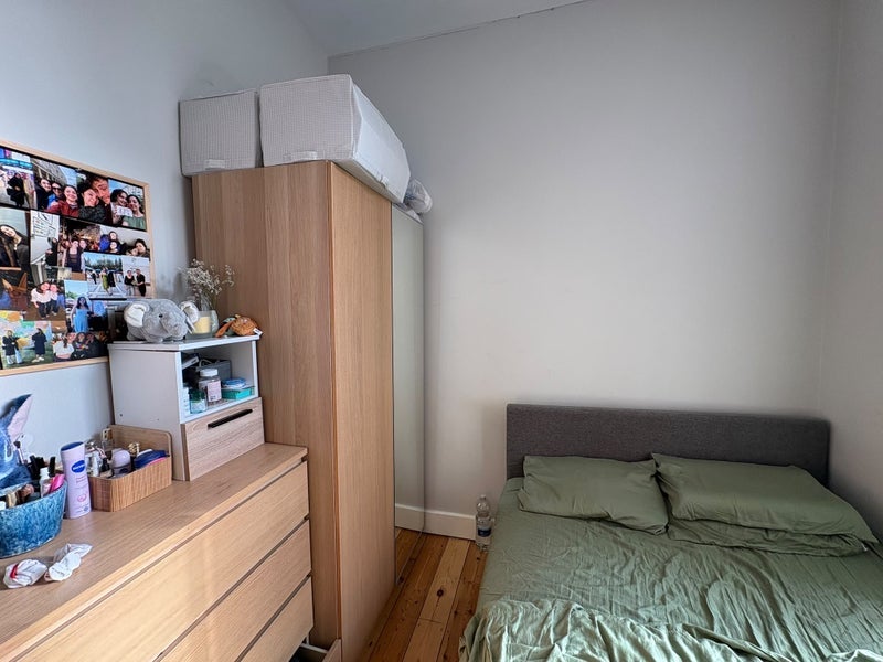 Flat Mayflower Road in Greater London