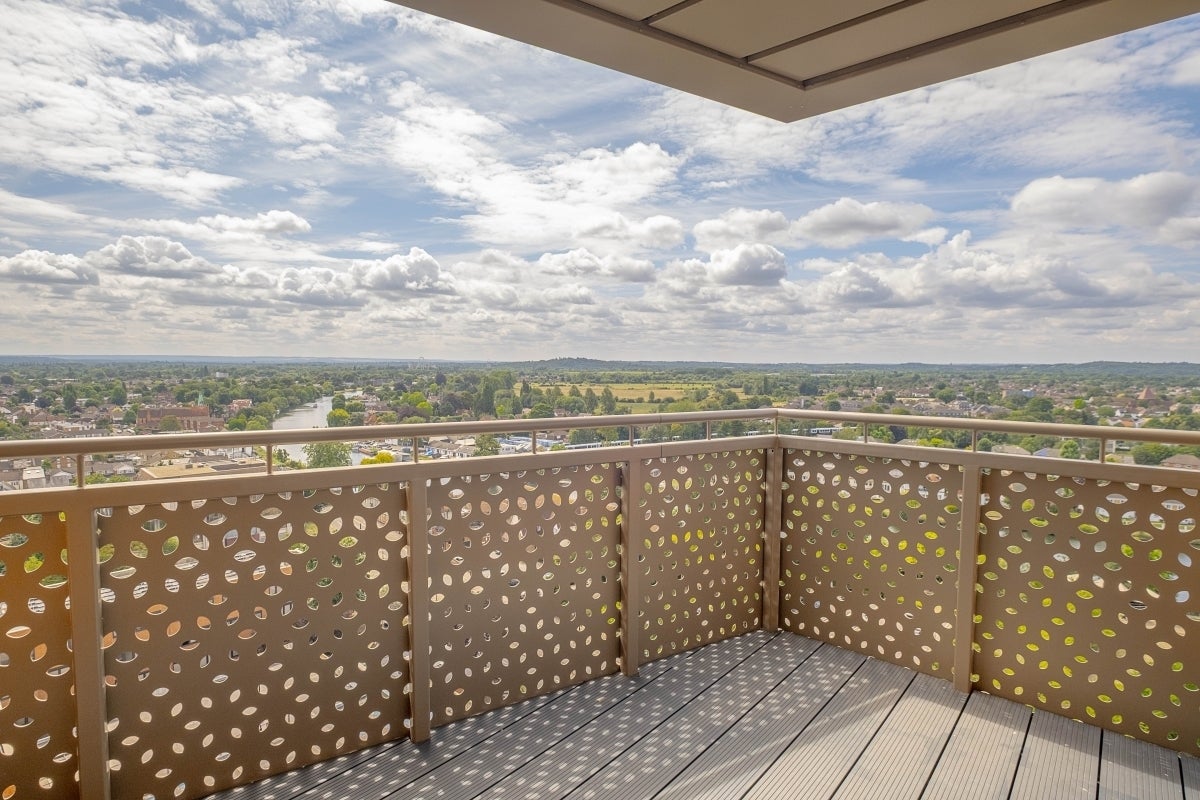 Flat Elmsleigh Road in Borough of Spelthorne