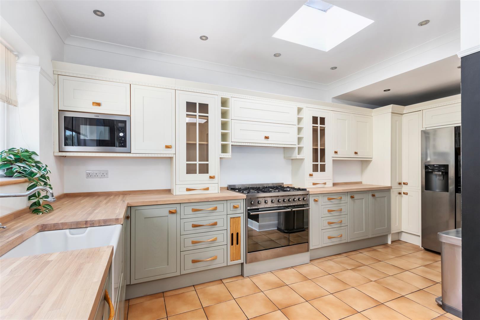 Flat Southdown Avenue in Greater London
