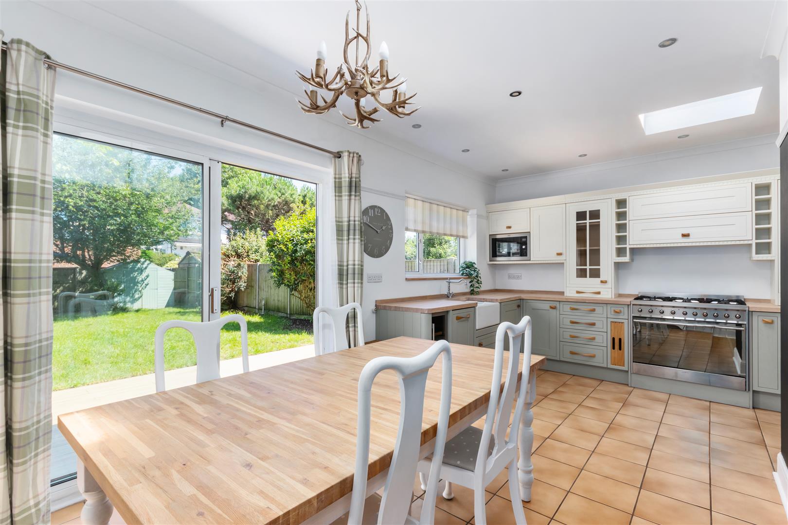 Flat Southdown Avenue in Greater London