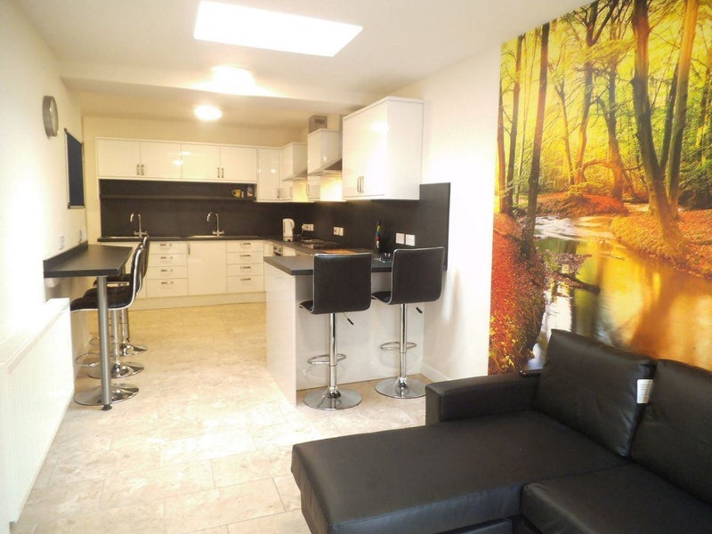 Room Elms Close in Metropolitan Borough of Solihull