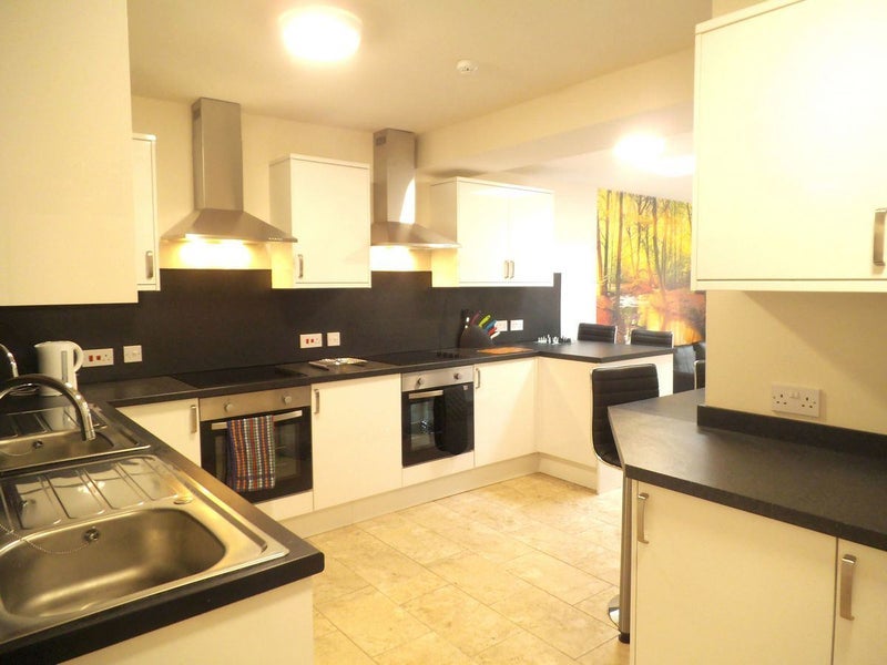 Room Elms Close in Metropolitan Borough of Solihull