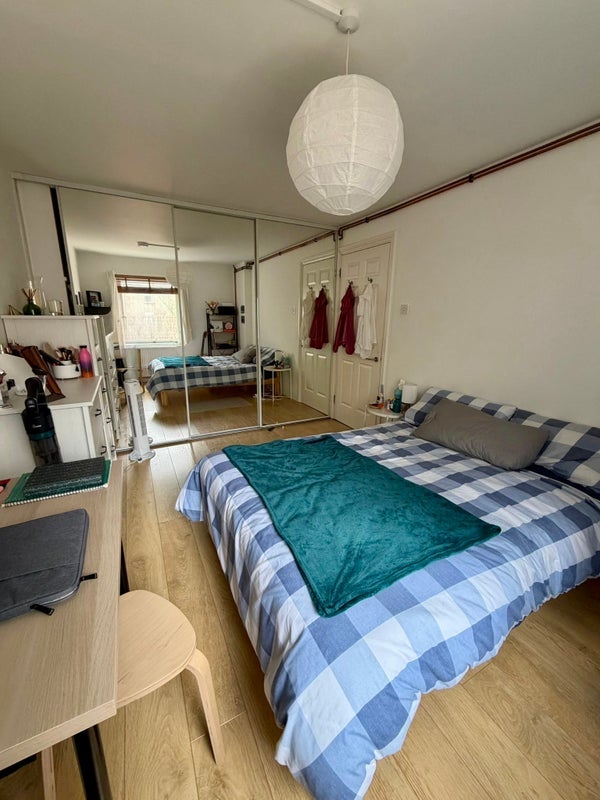Room Plover Way in Greater London