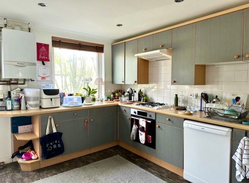 Room Plover Way in Greater London