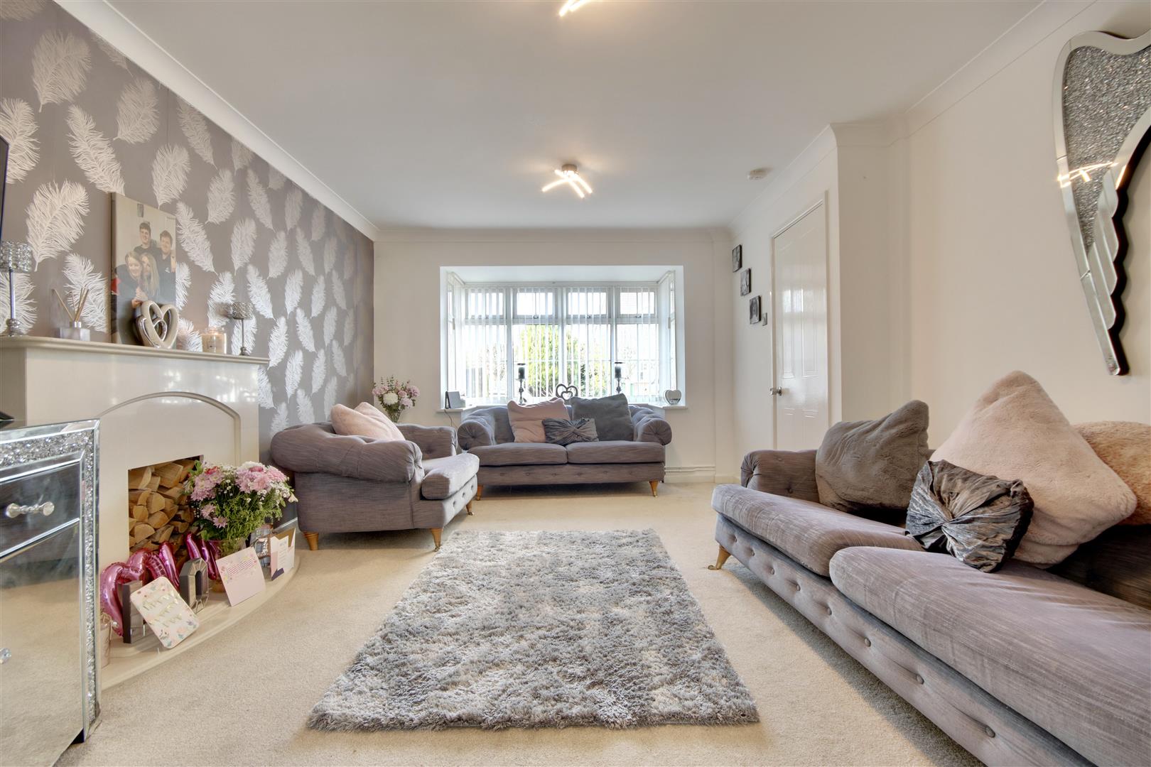 House Holdenhurst Close in East Hampshire