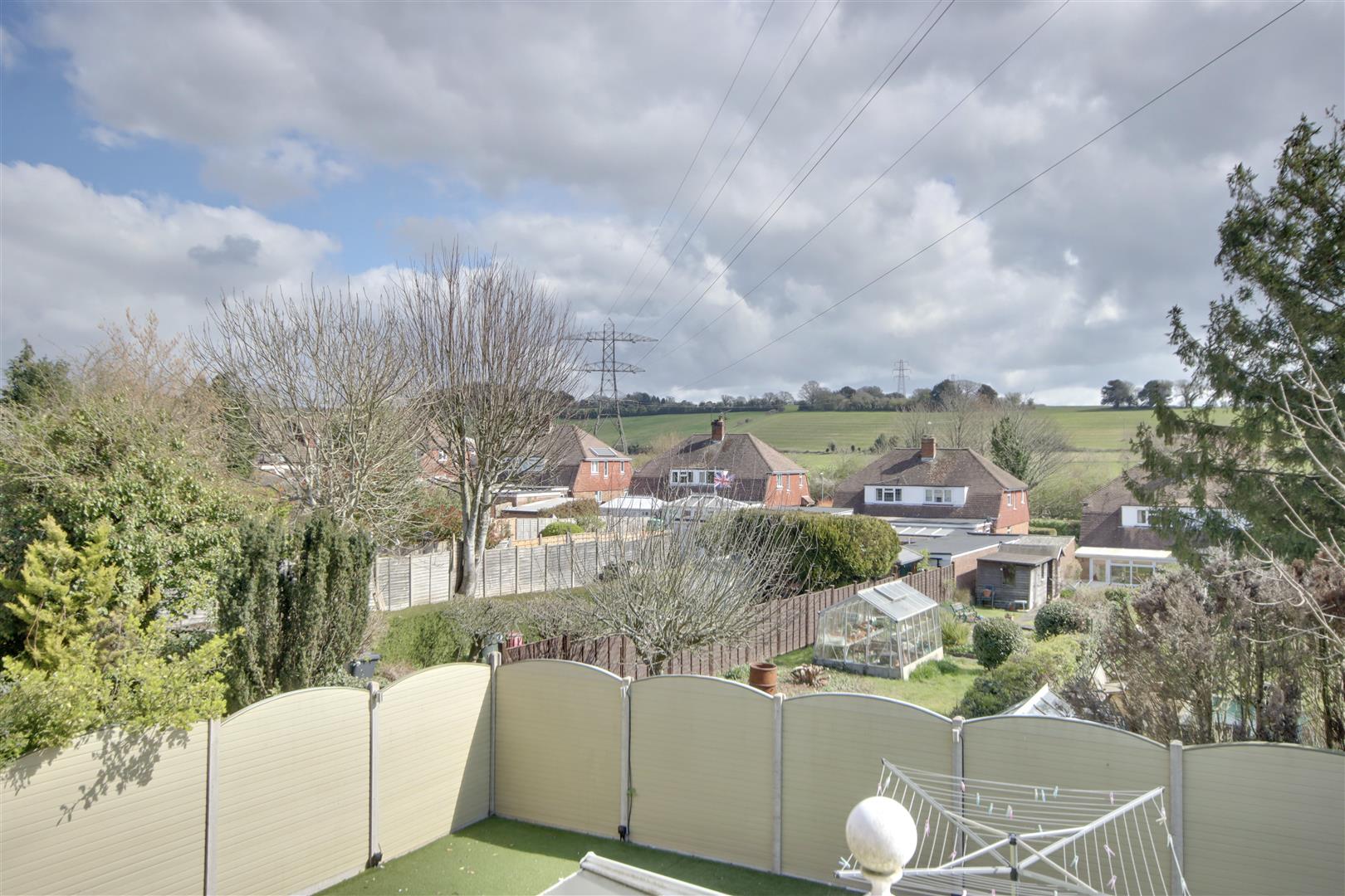 House Holdenhurst Close in East Hampshire