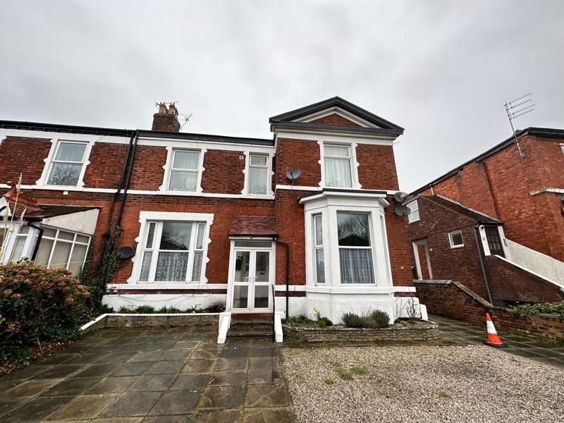 Flat Scarisbrick Street in Southport