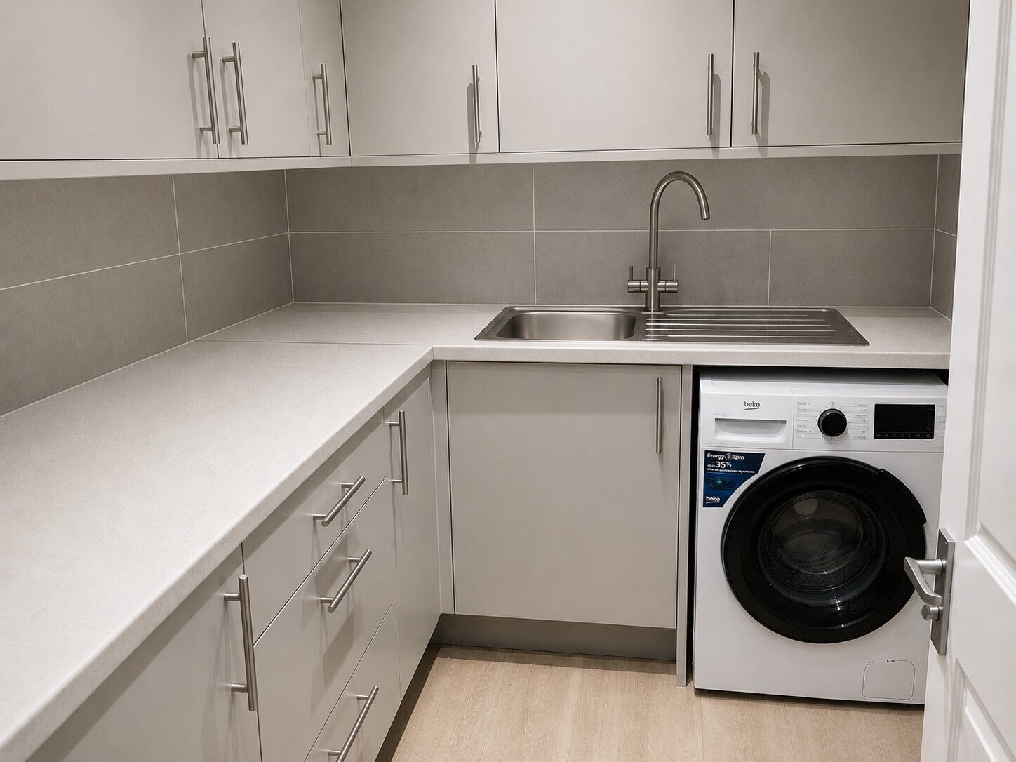 Room Salmons Lane West in Caterham on the Hill