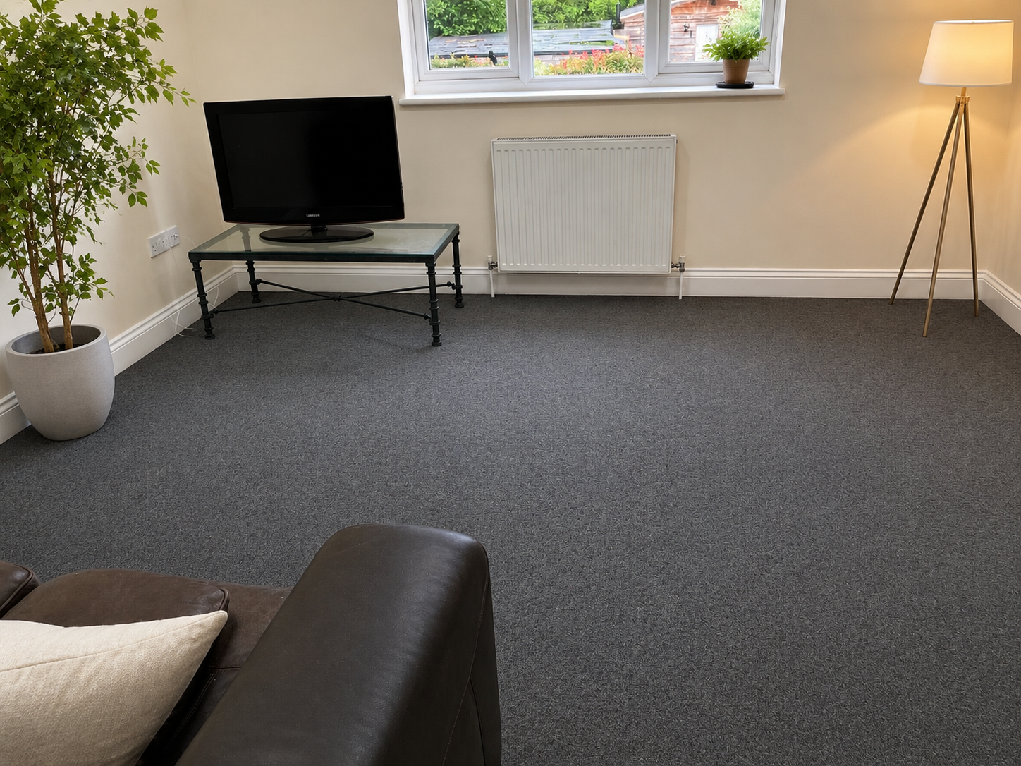 Room Salmons Lane West in Caterham on the Hill