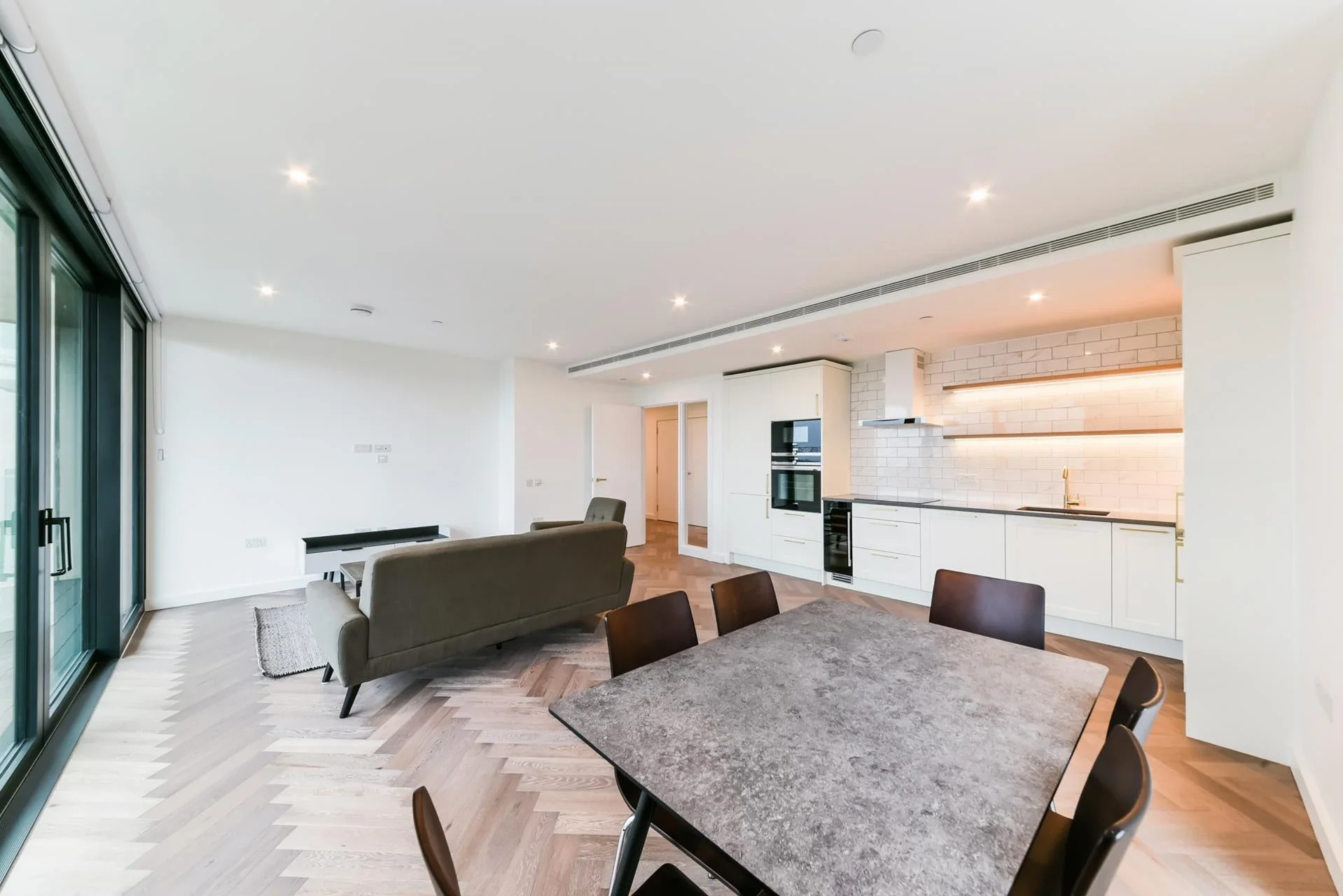 Flat Virginia Street in Greater London