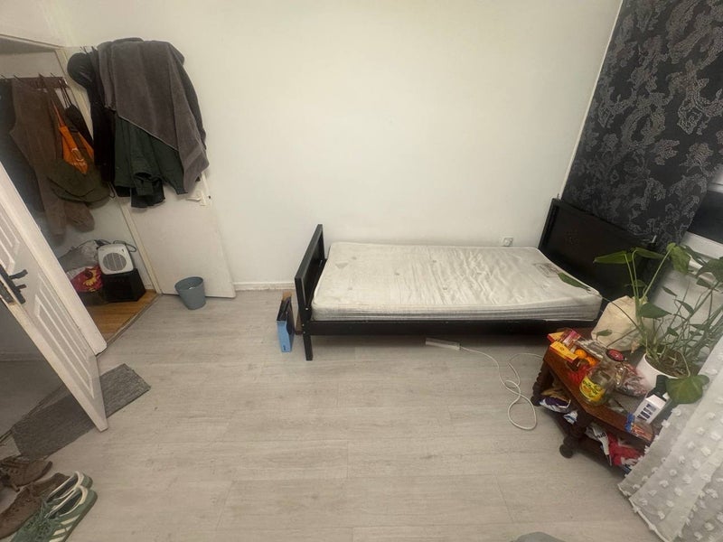 Room Palmers Road in Greater London