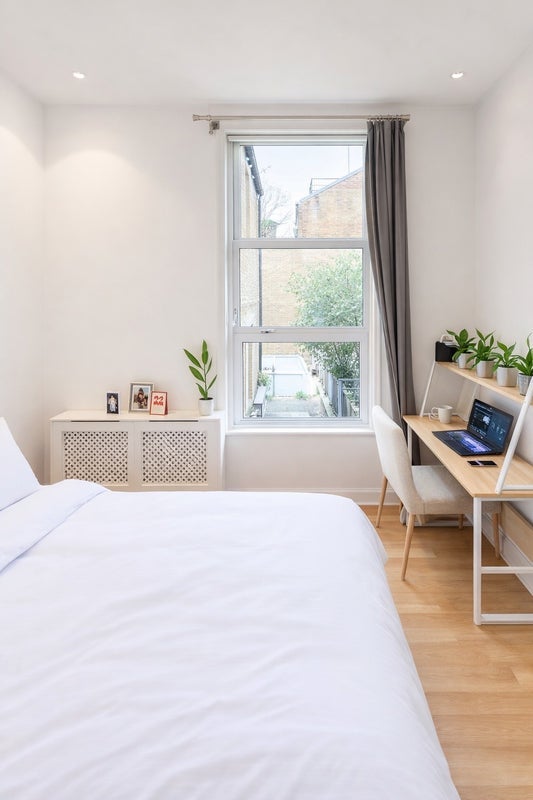 Room Mozart Street in City of Westminster