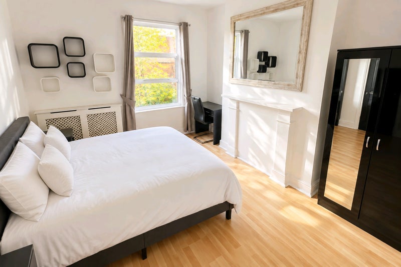 Room Mozart Street in City of Westminster