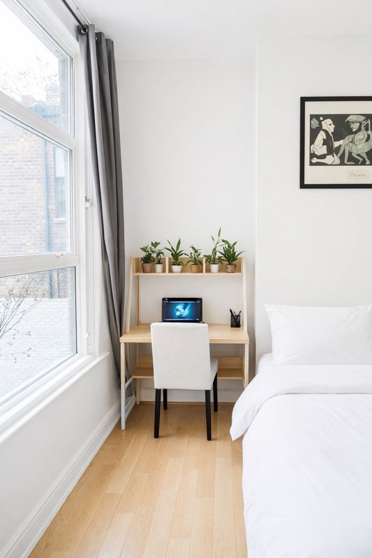 Room Mozart Street in City of Westminster
